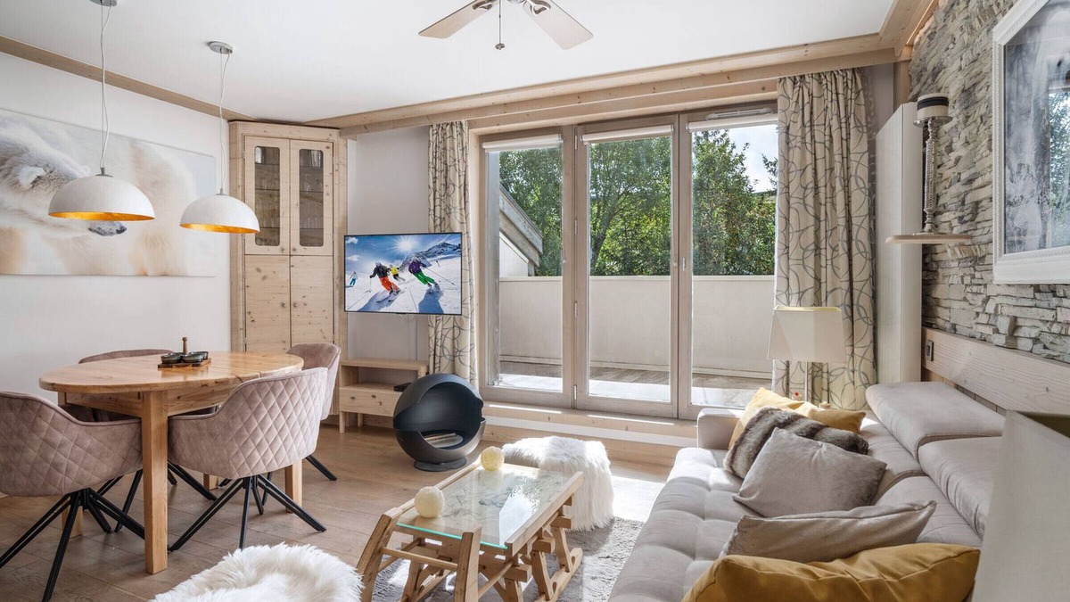 Courchevel Apartment | Cozy apartment, near slopes and shops, with parking and wifi
