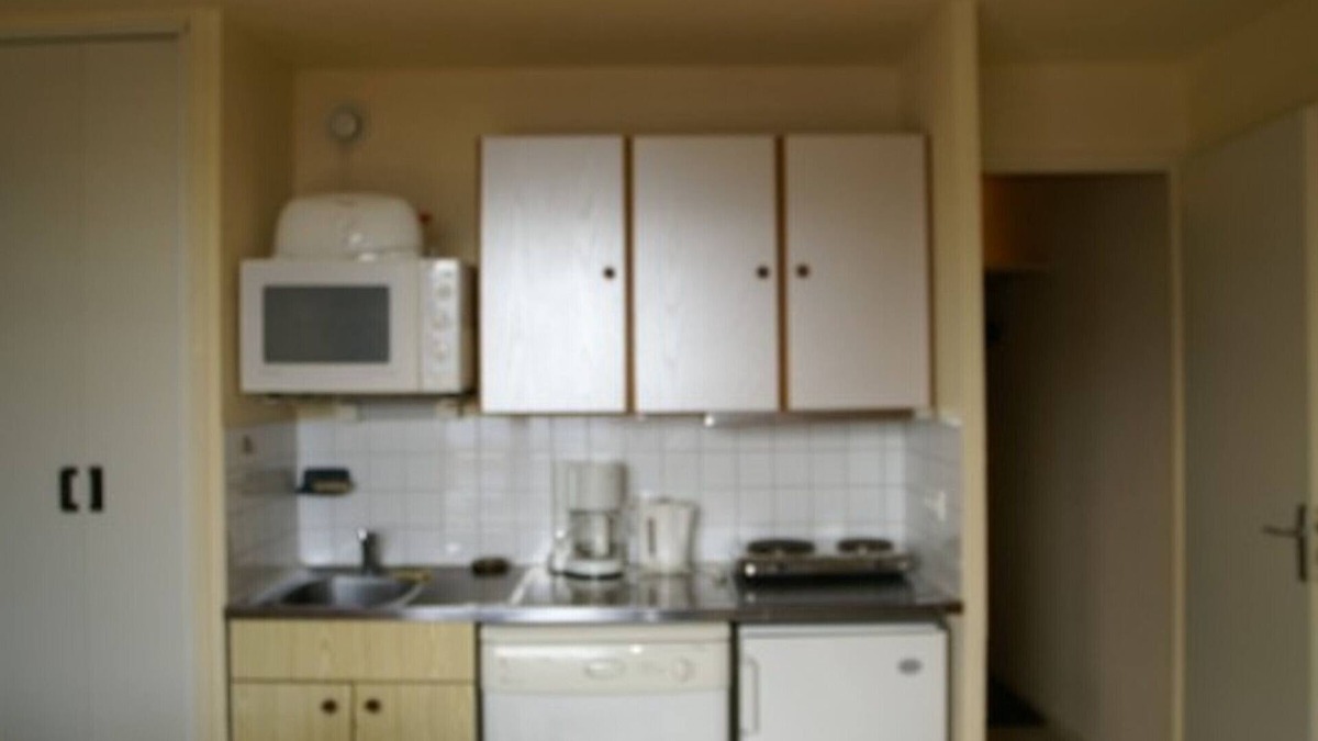 Le Pleynet Apartment | Cozy apartment near slopes with balcony