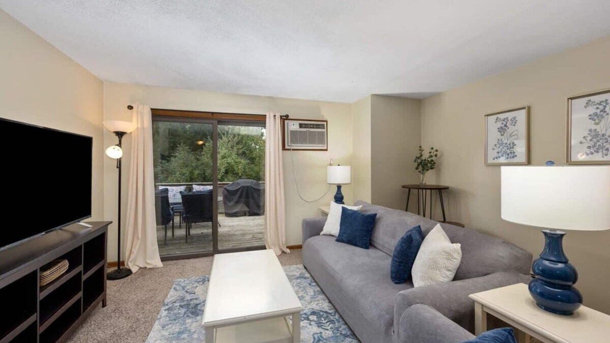 Rockford Apartment | Cozy apartment near Lake Bella Vista