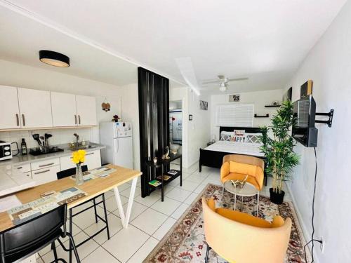 Driftwood Apartment | Cozy apartment near Seminole Hard Rock Cafe