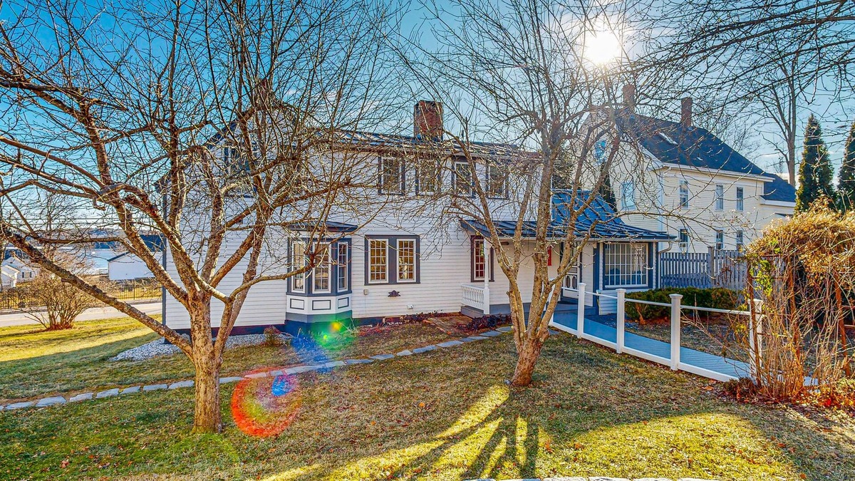 Wiscasset Apartment | Cozy apartment near the river: walk to town & local attractions