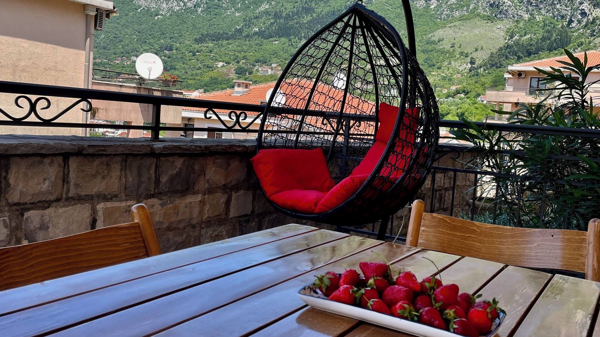 Risan Apartment | Cozy apartment "Olive" in Risan, Montenegro - near the Bay of Kotor.