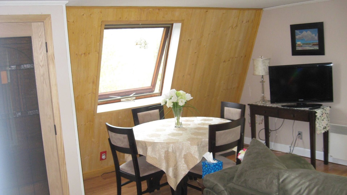 Jackson Apartment | Cozy Apartment Overlooking Mount Washington in Rural Country Setting