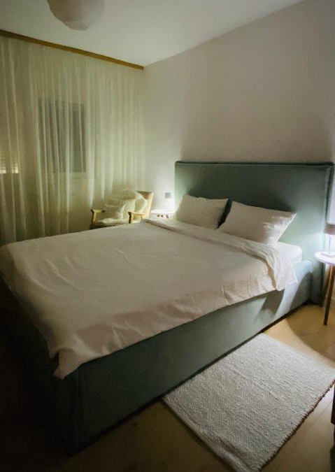 Three Oaks Apartment | Cozy Apartment