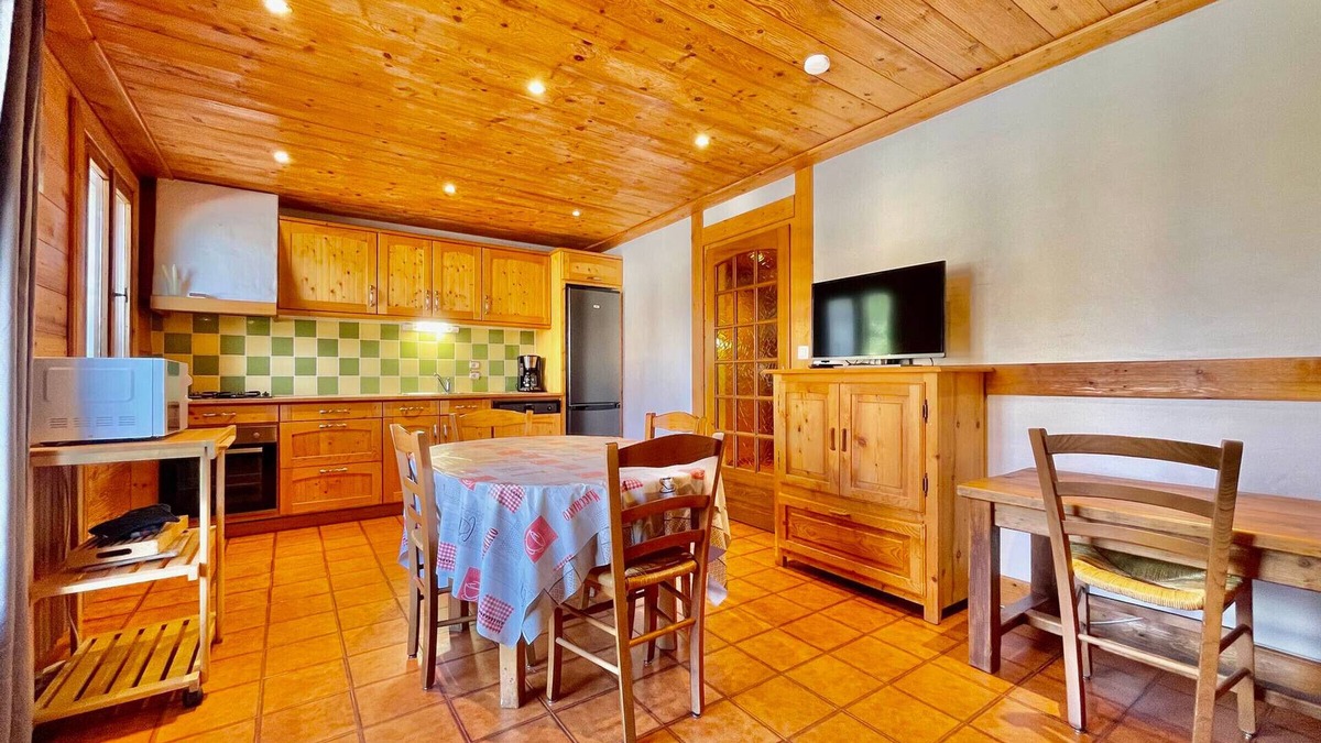 Crest-Voland Apartment | Cozy apartment, ski-in ski-out, balcony, parking