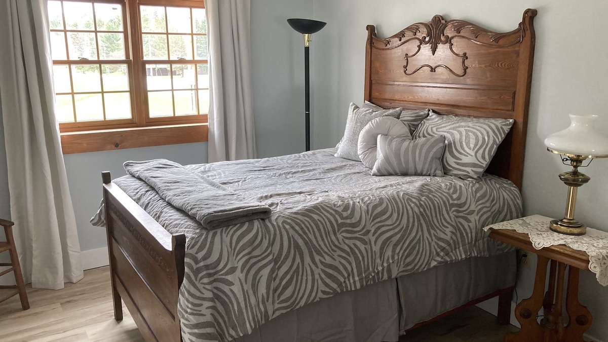 Montgomery Center Apartment | Cozy apartment that’s conveniently located just on the edge of town.