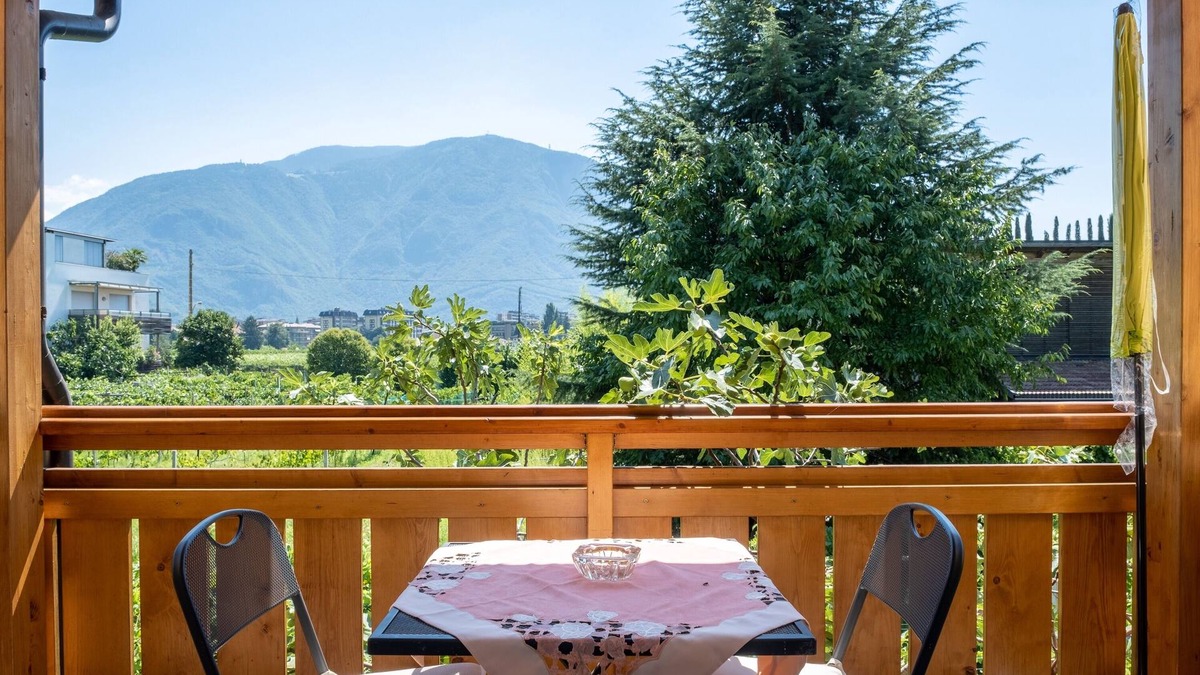 Gries - Quirein Apartment | Cozy Apartment “Urbanhof - Lagrein” with Mountain View, Wi-Fi & Balcony