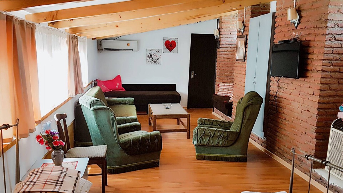 Chugureti Apartment | Cozy Apartment with King Bed in Tbilisi Historic Centre, Best Location