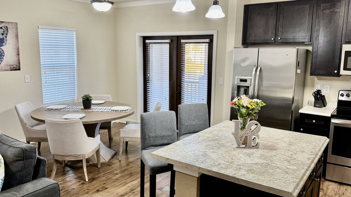 Deerwood Apartment | Cozy Apartment with 2 King Beds Big Pool and Gym Near Mayo Clinic Southisde Jax