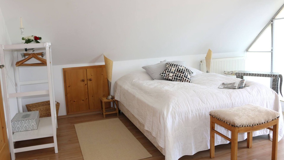 Sommerach Apartment | Cozy apartment with a small, romantic balcony with a view of the wine arbor