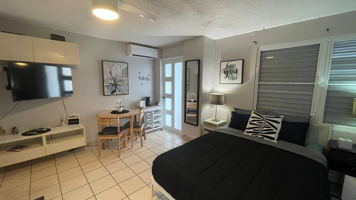 Puerto Nuevo Apartment | Cozy apartment with balcony, parking and security. AC WIFI SAN JUAN