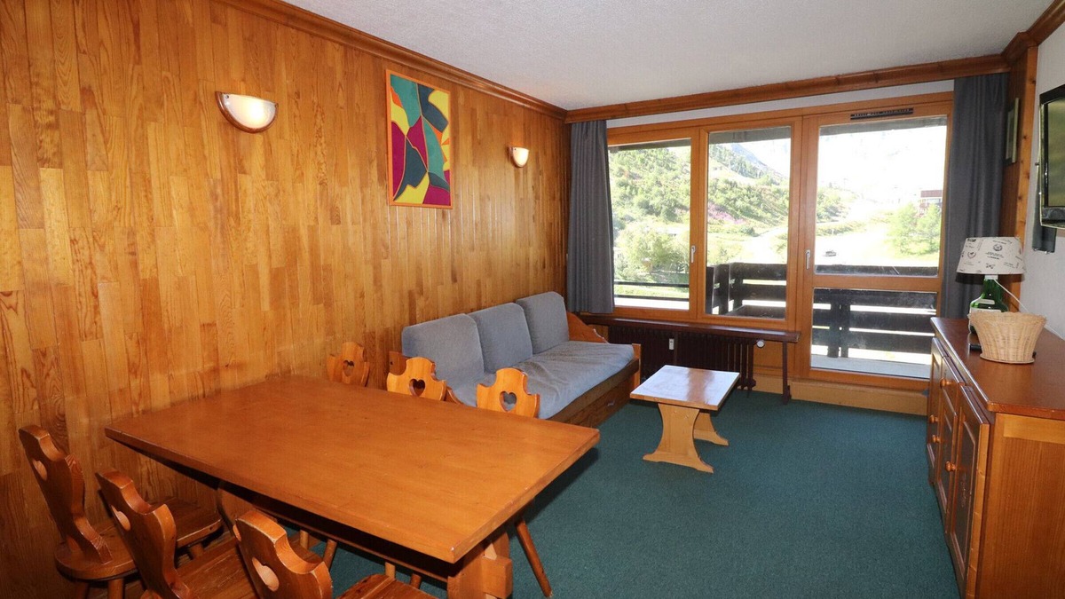 Le Lavachet Apartment | Cozy Apartment with Balcony, Ski-In/Ski-Out, Close to Shops - Pet Friendly