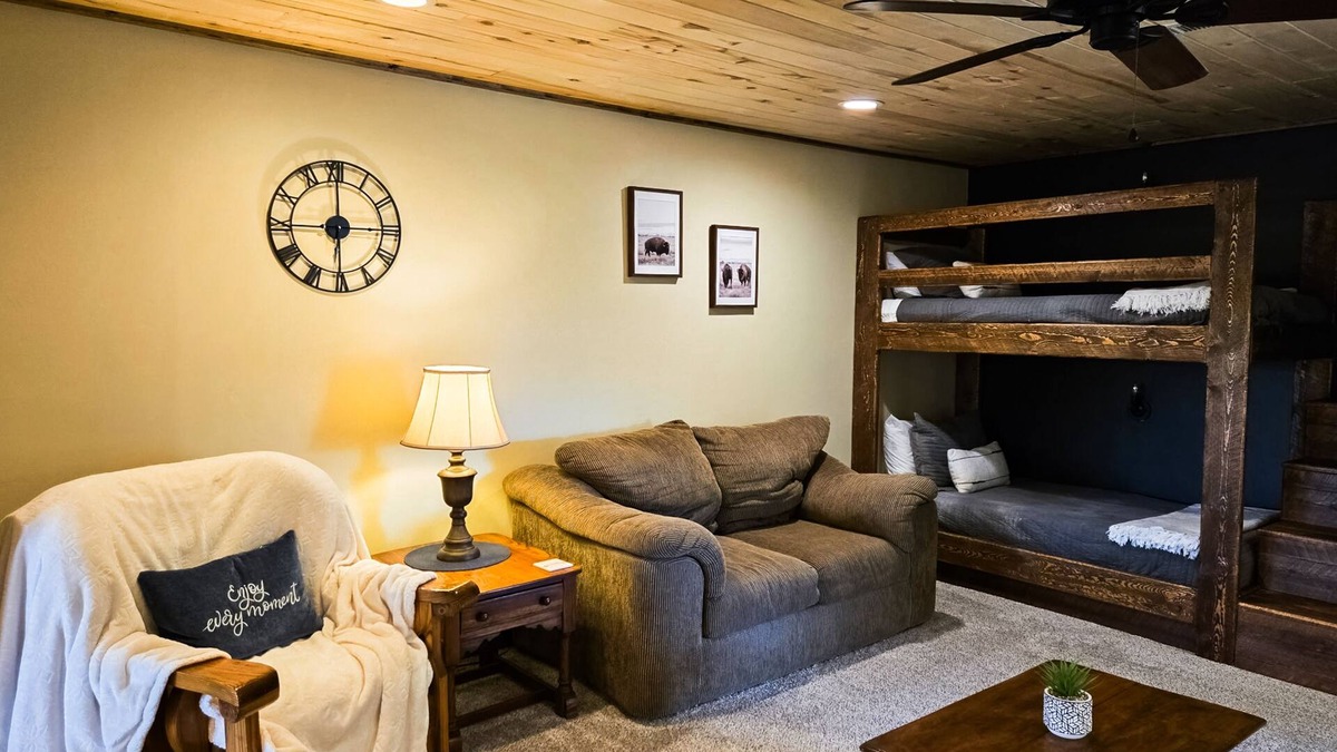 Del Norte Apartment | Cozy apartment with full kitchen, patio, grill & convenient location