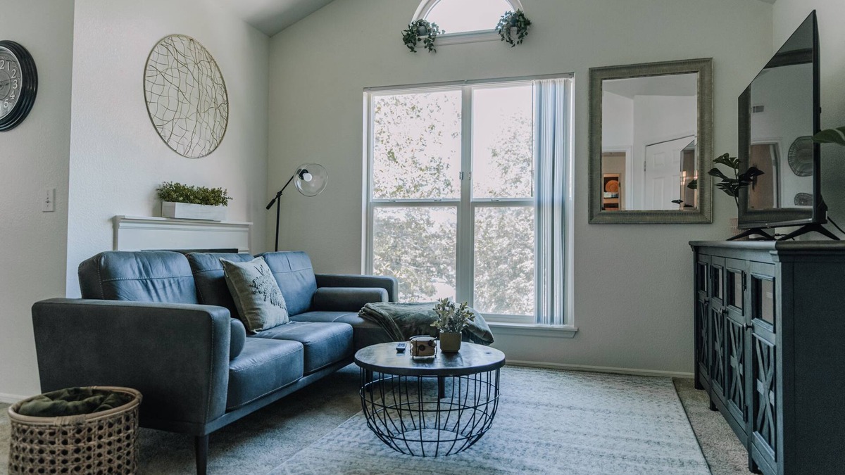 Midvale Apartment | Cozy apartment with hot tub/pool only minutes from canyons!