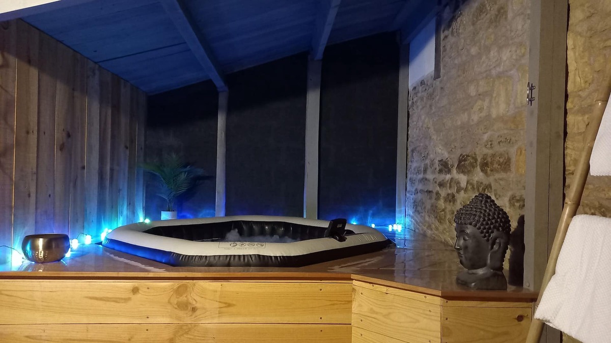 Rochefort Apartment | Cozy apartment with jacuzzi and terrace in Rochefort, Charente-Maritime (17)