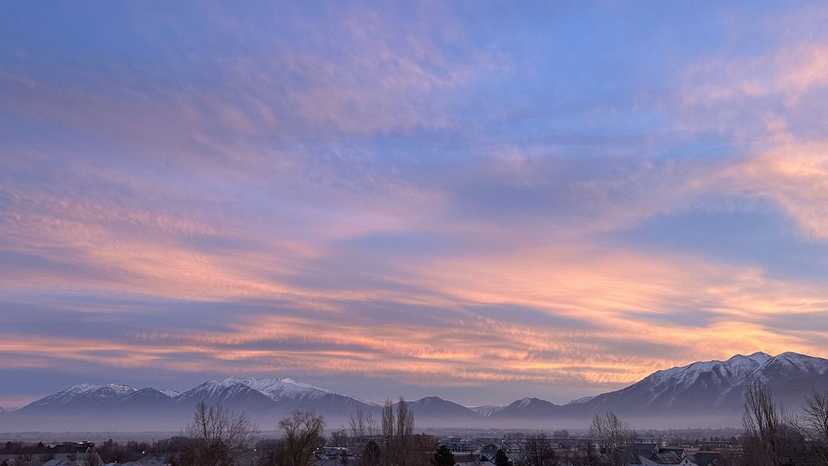 Payson House | Cozy Apartment with Loft, Theater Room, & Gorgeous Mountain Views! Sleeps 8
