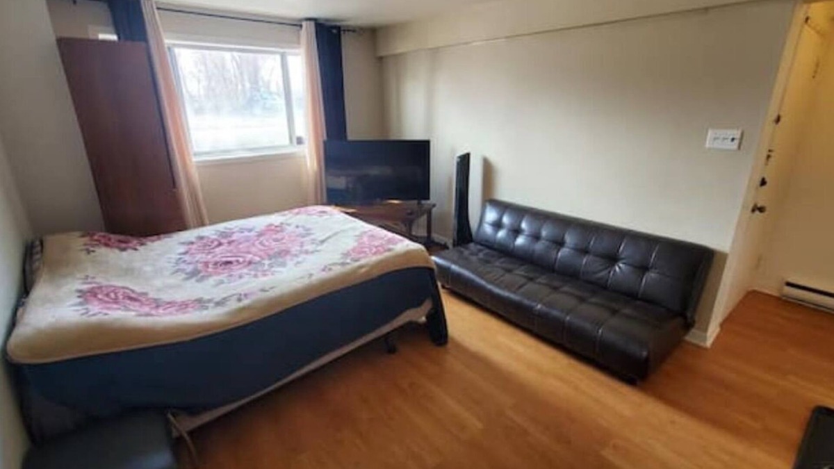 LaSalle Apartment | Cozy Apartment with Parking, River View, 15 minutes Downtown