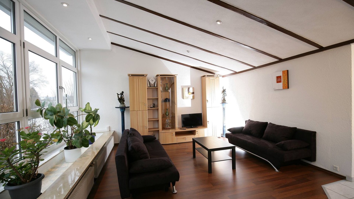 Jebenhausen Apartment | Cozy apartment with sauna and gym in Göppingen