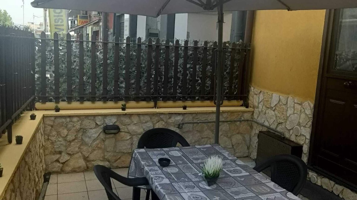 Contrada Pantano d'Arci Apartment | Cozy apartment with terrace, 600 meters from the airport.