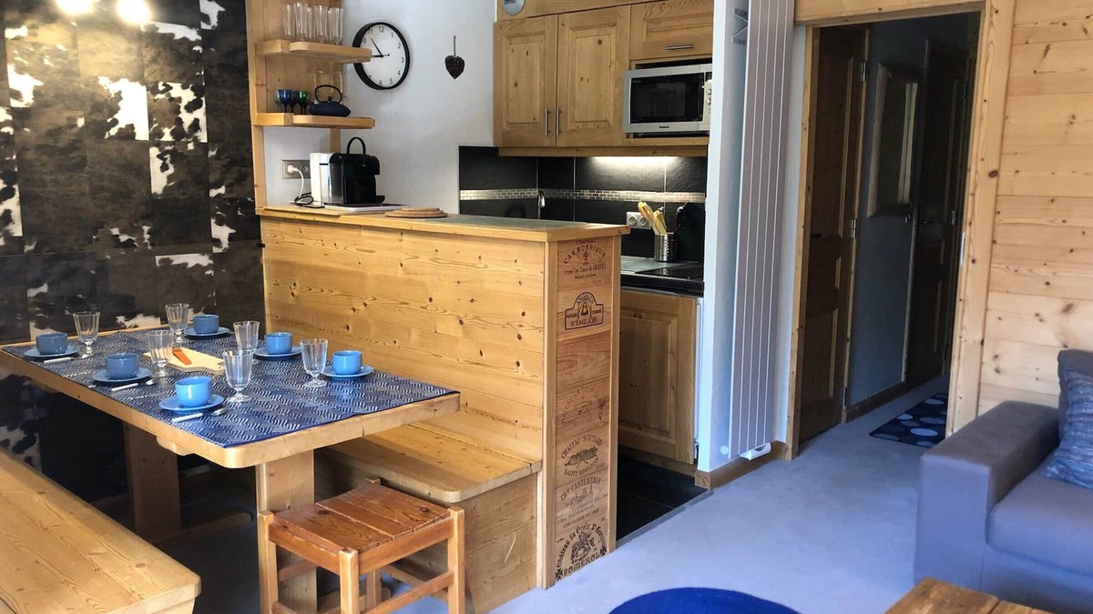 Meribel-Mottaret Apartment | Cozy apartment with terrace for 4 in Méribel Mottaret