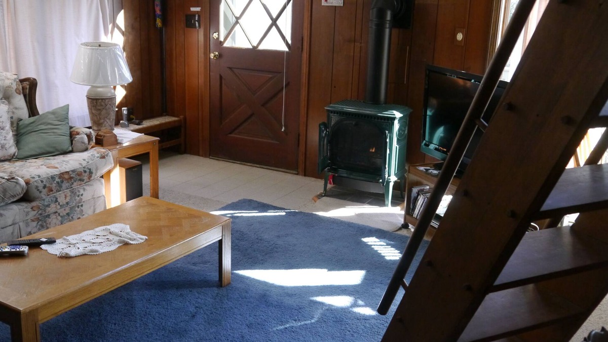 Montgomery Center Apartment | Cozy apartment with fantastic views 5 miles from Jay Peak