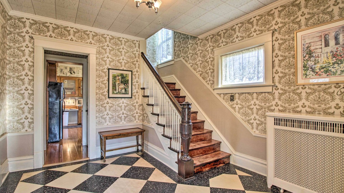Appleton Cottage | Cozy Appleton Getaway w/Screened-in Porch + Yard!
