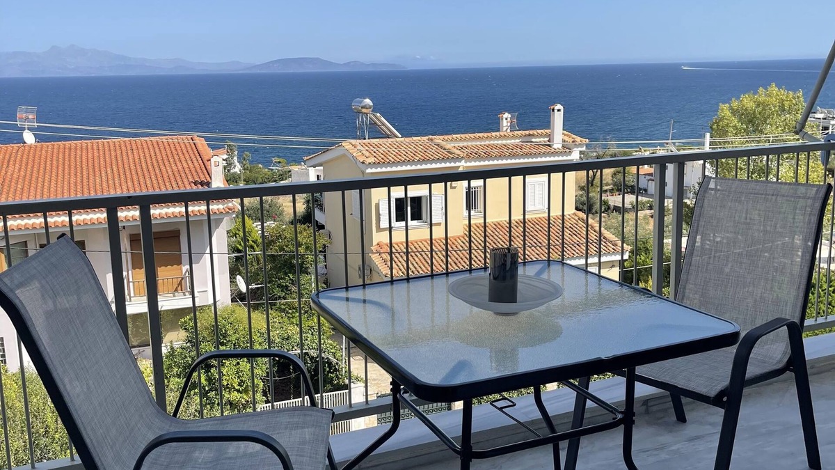 Rafina Apartment | Cozy apt. 5 minutes from Kokkino Limanaki beach and close to airport
