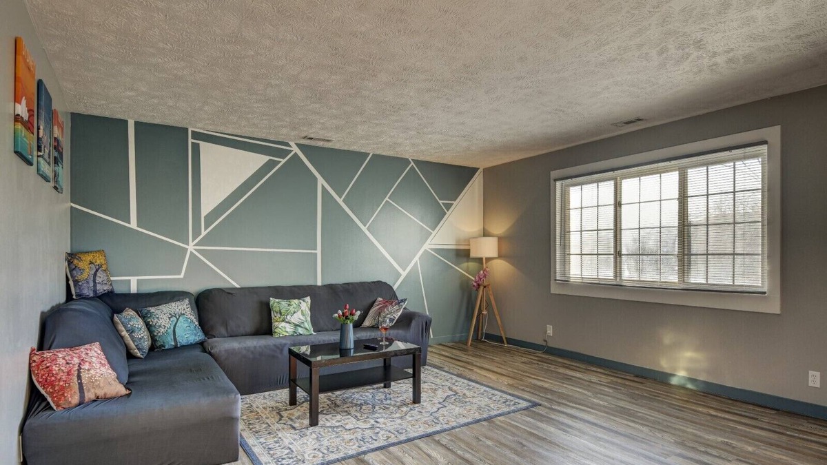 Council Bluffs Apartment | ♔ Cozy Apt A Stone's Throw away from Downtown ♔