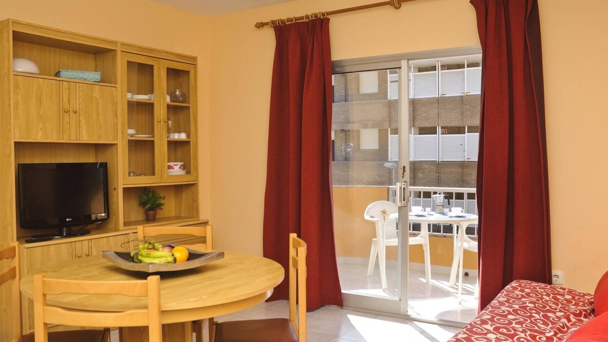 L'Estartit Apartment | Cozy Apt for 4 - Pool, Terrace, Wifi - 800m to Beach/Town, Torroella de Montgrí