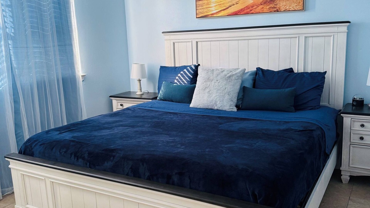 Florida Panhandle Apartment | Cozy Apt King Bed w Laundry 25 to Beach Unit #C