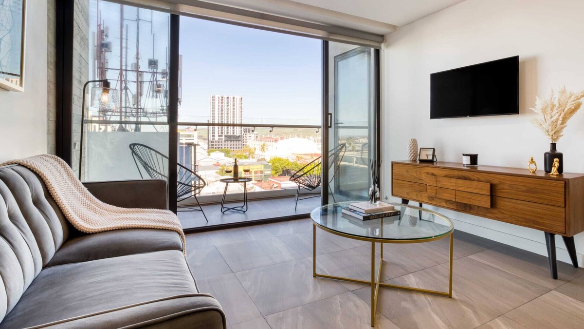 Avenida Revolucion Apartment | Cozy Apt. w/a Balcony | Gym+Lounge+Pool Table