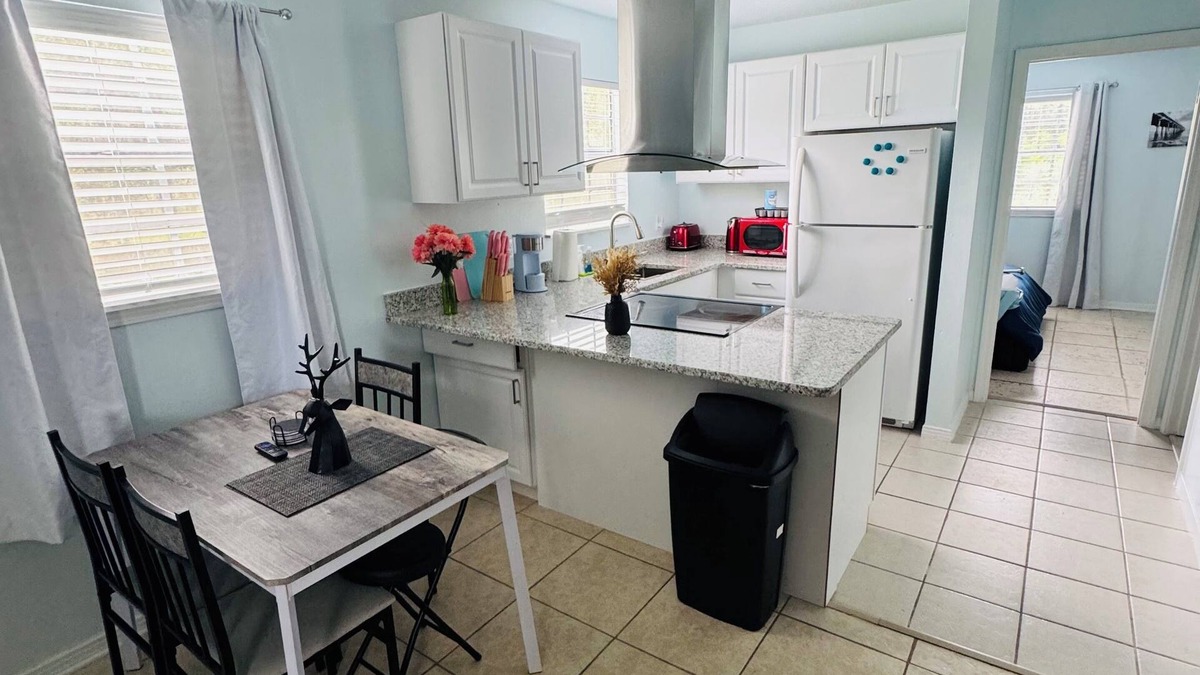 Florida Panhandle Apartment | Cozy Apt w/King Bed w Laundry 25 from Beach #D