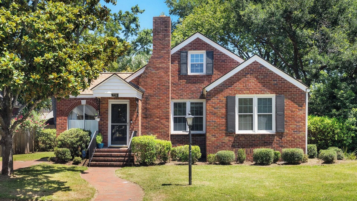 Chatham Crescent House | Cozy Ardsley Park Home