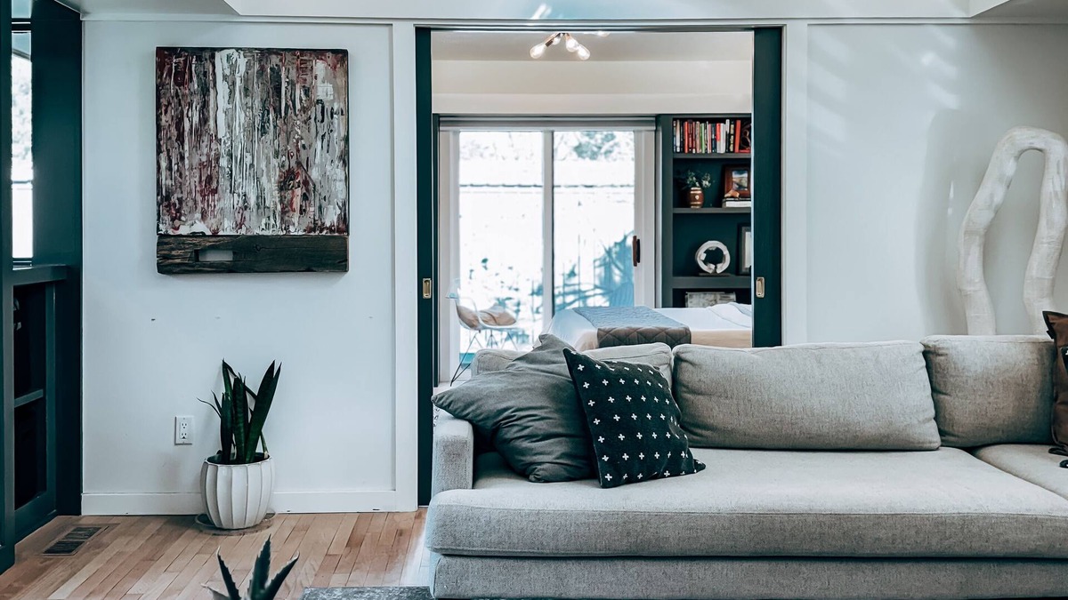 Stillwater Ski Chalet | Cozy, artsy chalet in Stillwater with WiFi and AC and set in a scenic landscape.