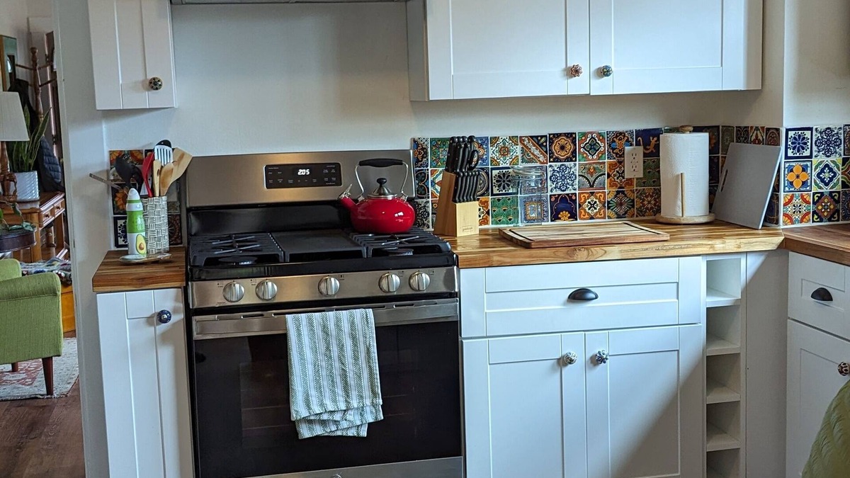 Woodland Cottage | Cozy artsy home near downtown for family's and pets
