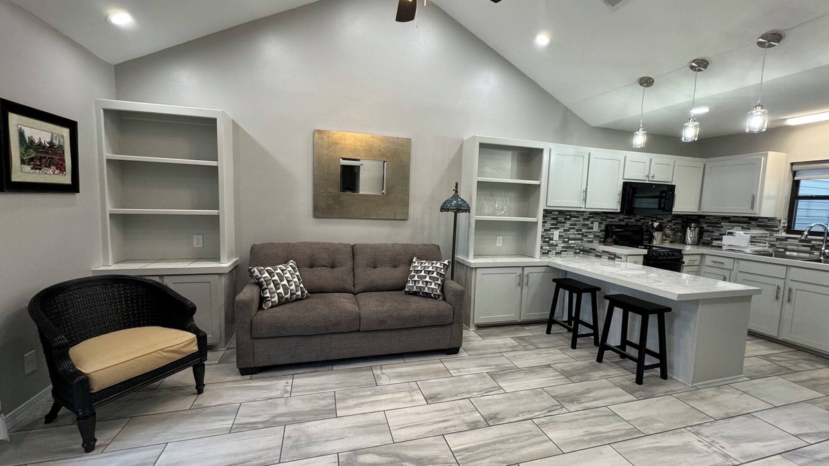 West Monroe Apartment | Cozy atmosphere 5 minutes to Sports complex, Expo center and downtown.