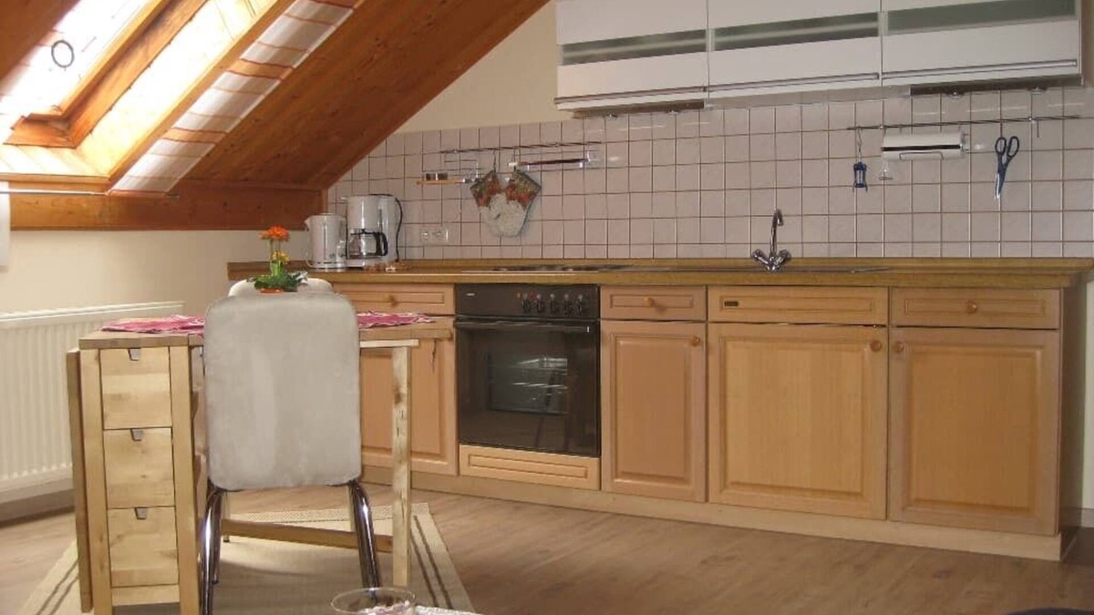 Moosbach Apartment | Cozy attic apartment (34sqm) with living/dining area and free WiFi