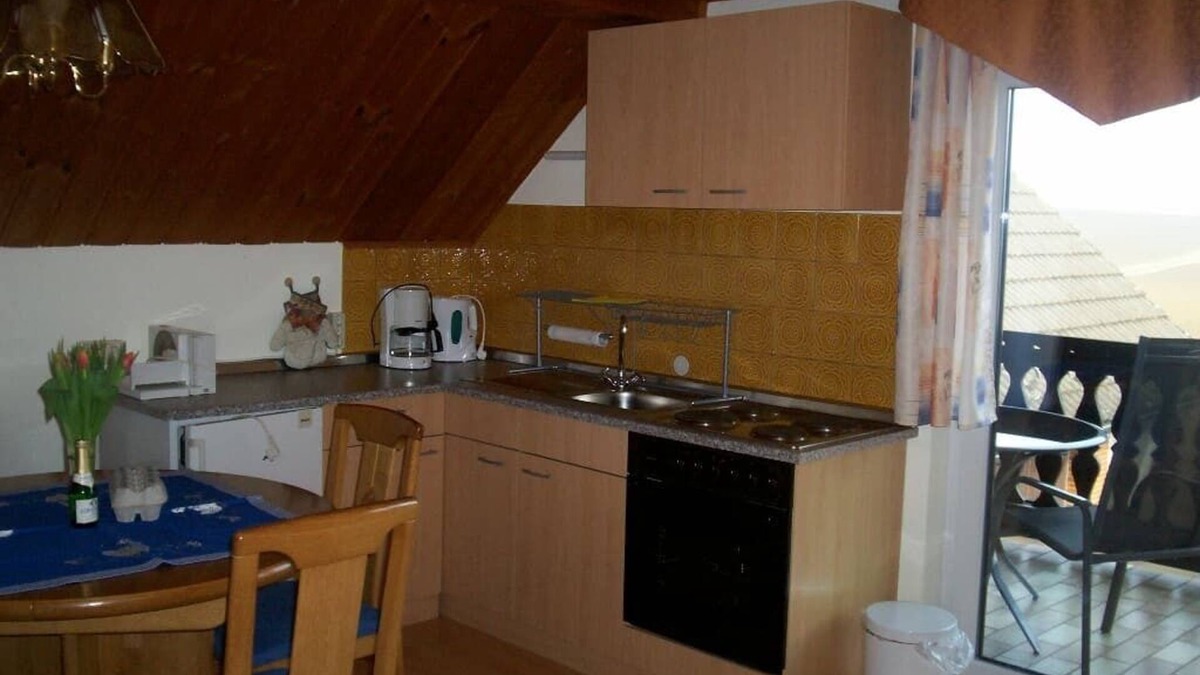 Moosbach Apartment | Cozy attic apartment (55sqm) with eat-in kitchen and covered balcony