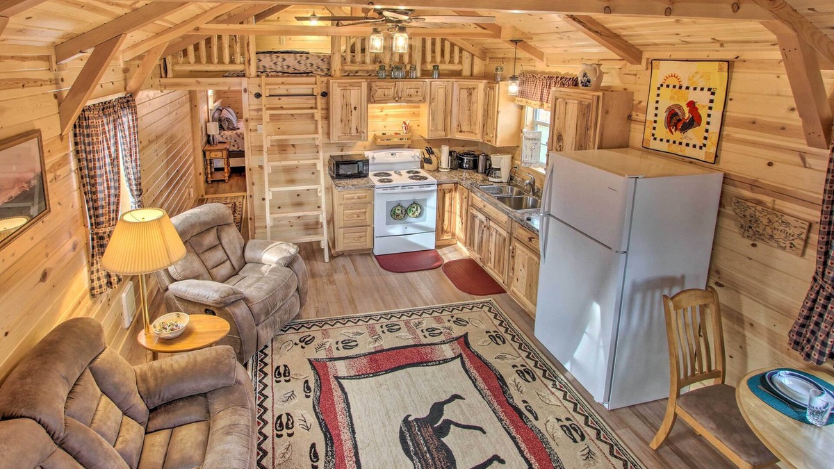 Augusta Cabin | Cozy Augusta Cabin w/Grill - Walk to Main St