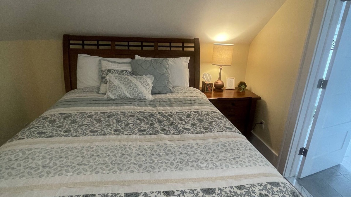 South Kortright Bed & Breakfast | Cozy B&B with WiFi and AC in Terrific South Kortright