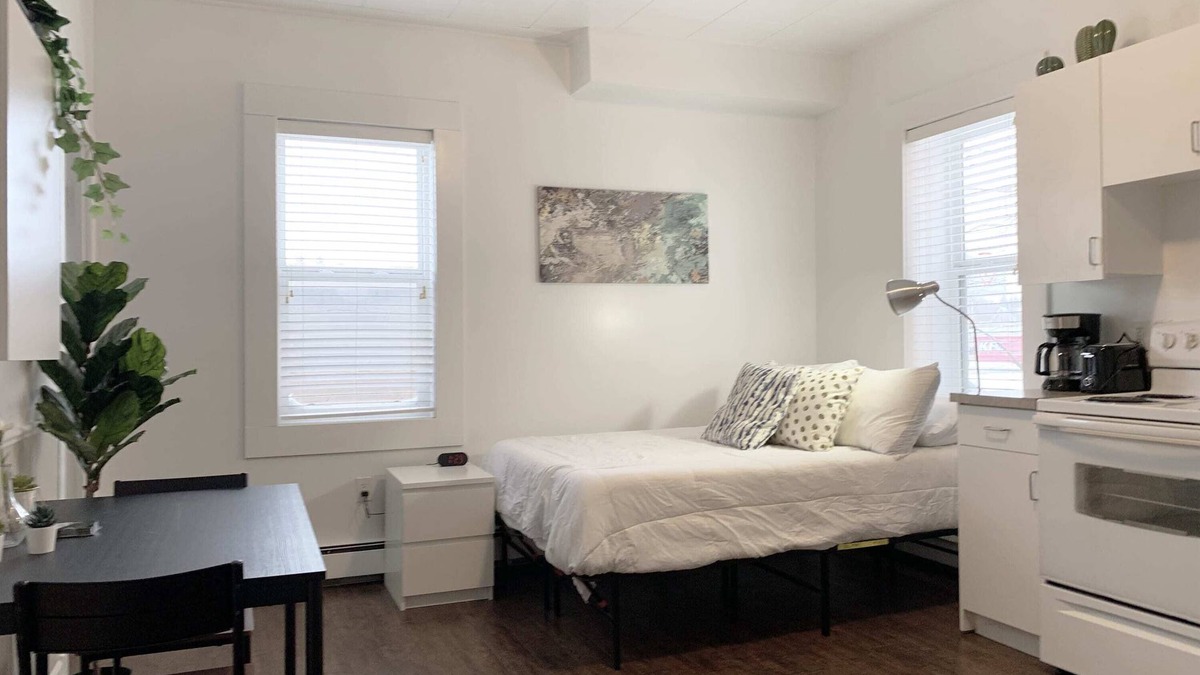 Moose Jaw Apartment | Cozy Bachelor Condo, Downtown, WiFi & Smart TV