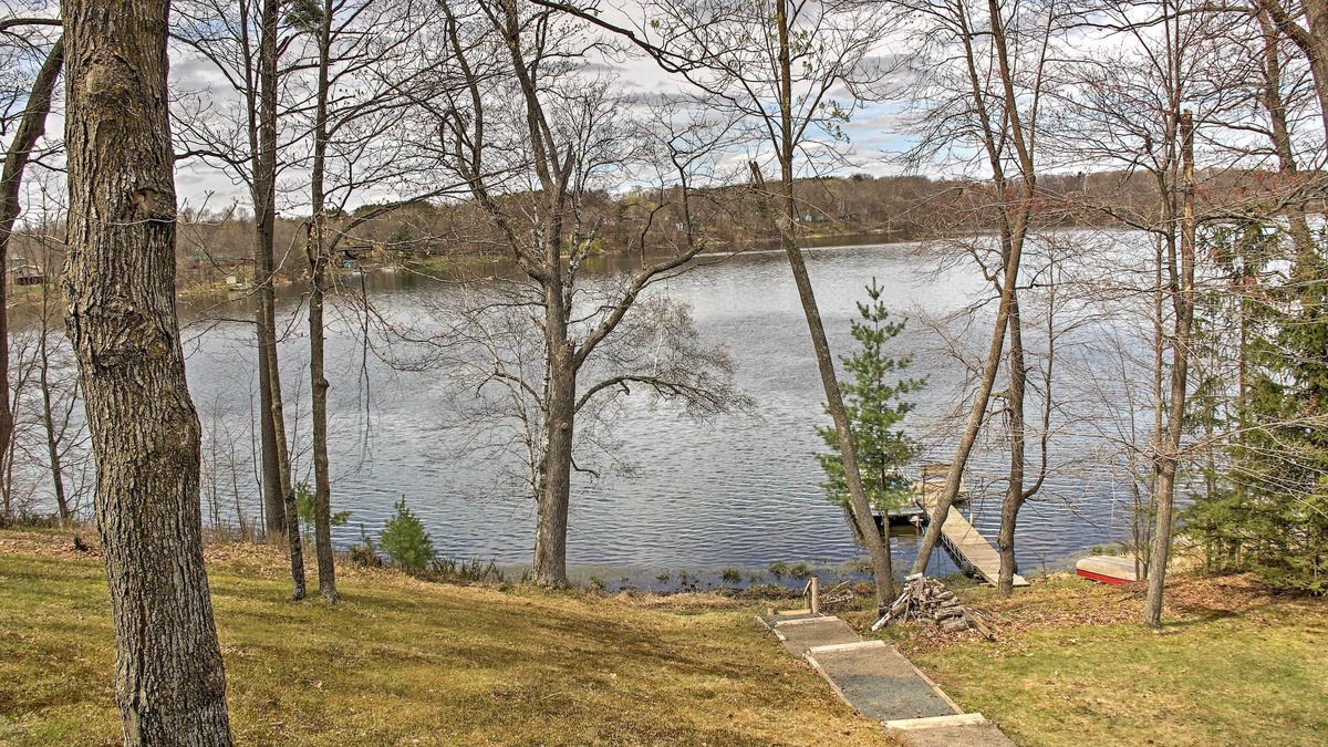 Balsam Lake Cabin | Cozy Balsam Lake Home: Deck, Private Dock + Kayaks