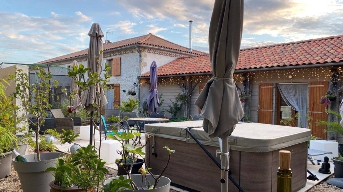 Asnois House | Cozy barn conversion courtyard, Hot Tub, Air Con, Fast WIFI, Home Office Area