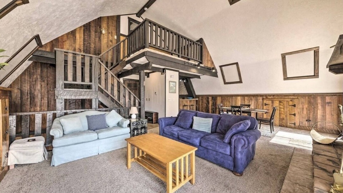 Farmington House | Cozy Barn Loft in Farmington, Missouri