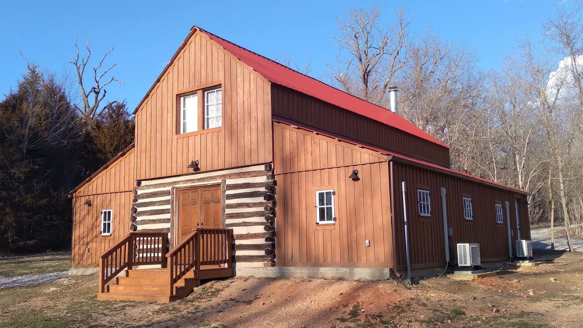 Richwoods House | Cozy Barn loft on an herbal farm, come play in our spring fed creek!