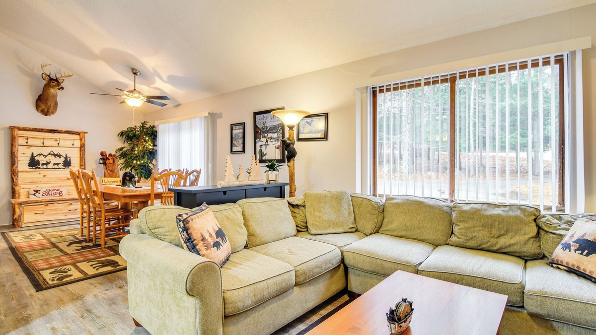 Bartlett Condo | Cozy Bartlett Condo w/Deck & Resort Amenities!
