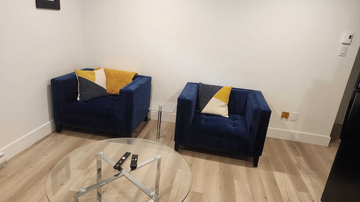 Dieppe House | Cozy Basement Apartment with Private Entrance and Office space-4 Mins to Airport