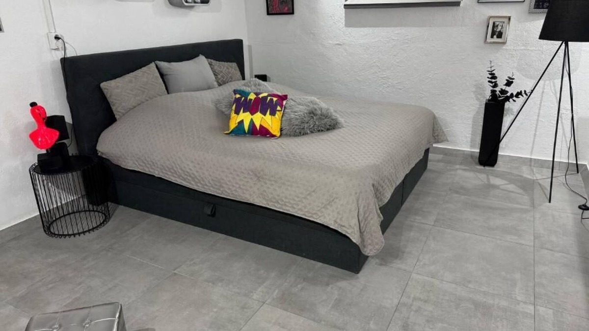 Bocholt Apartment | Cozy basement room + bathroom