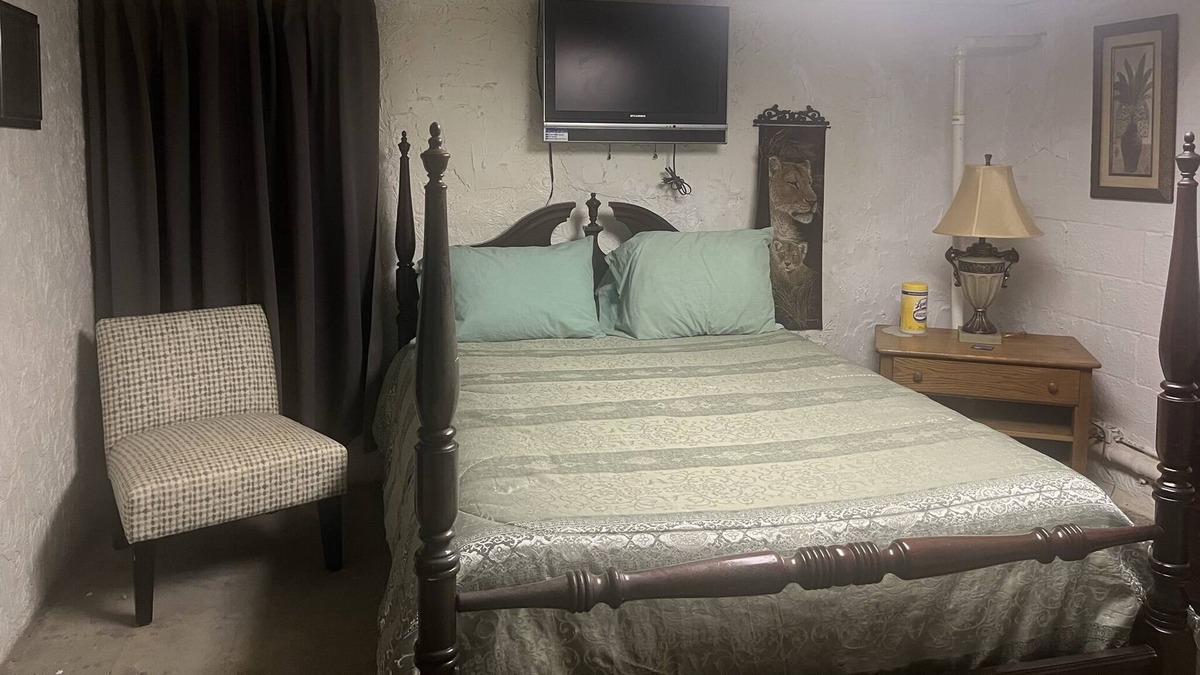 Clinton Apartment | Cozy Basement Studio w/Amenities
