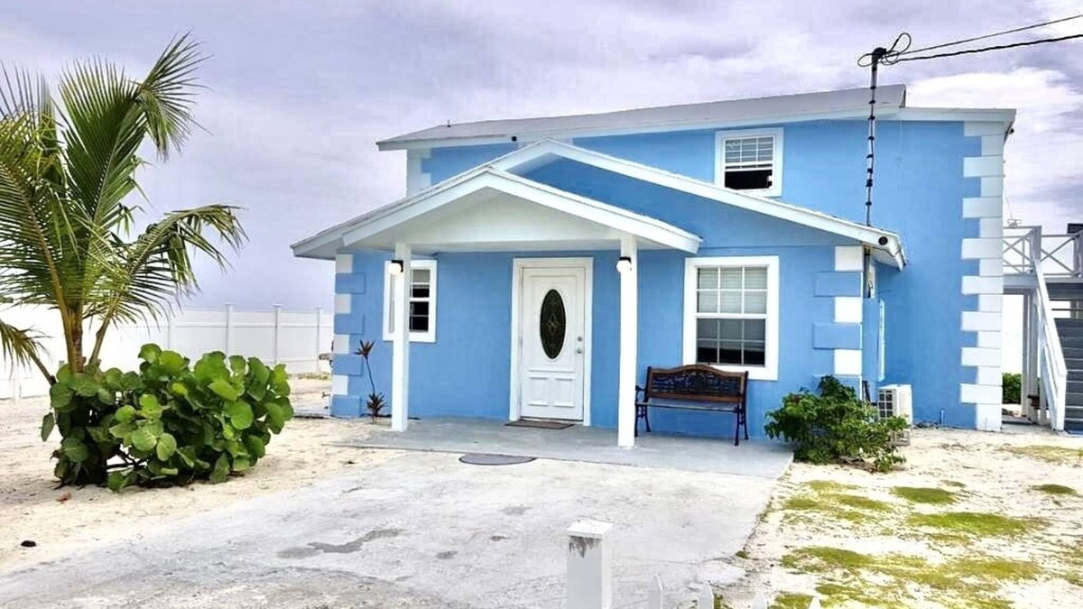 Rokers Point Apartment | Cozy Beachfront Cottage